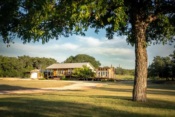 913 Hye-Albert RD, Hye, TX 78635