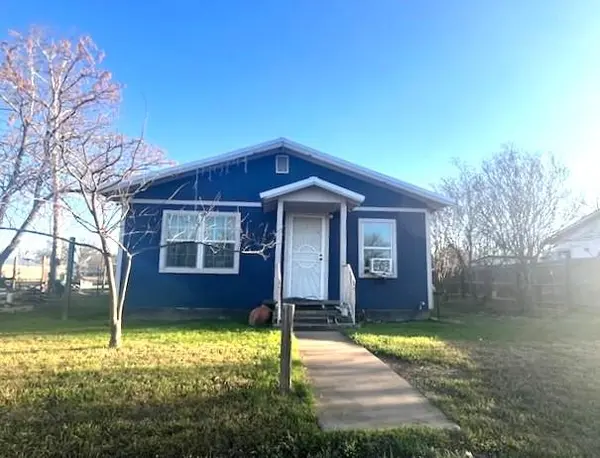 908 E Luce ST, Llano, TX 78643