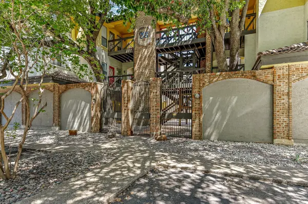806 W 24th ST #214,  Austin,  TX 78705