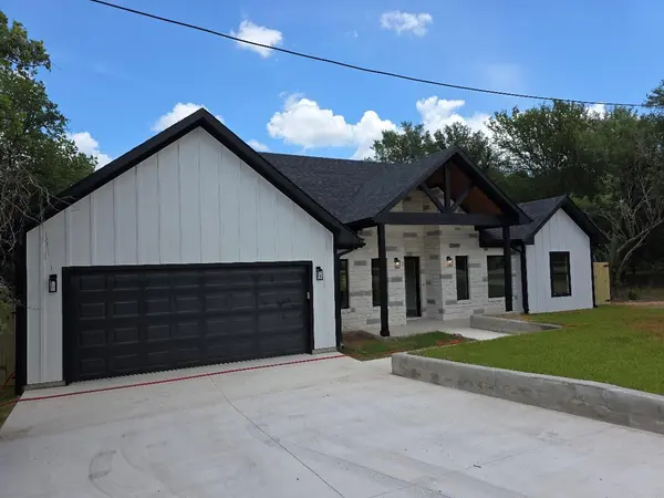 110 E Kikipua LN, Bastrop, TX 78602