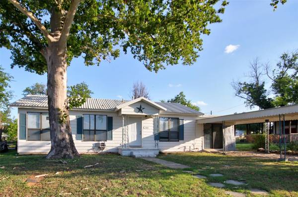 504 E Green ST, Llano, TX 78643