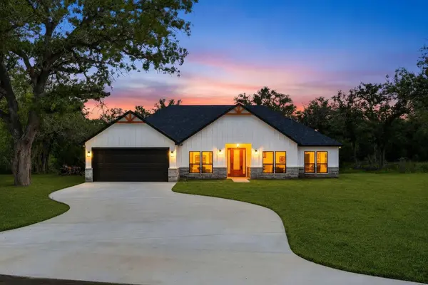 315 Post Oak ST, Gonzales, TX 78629
