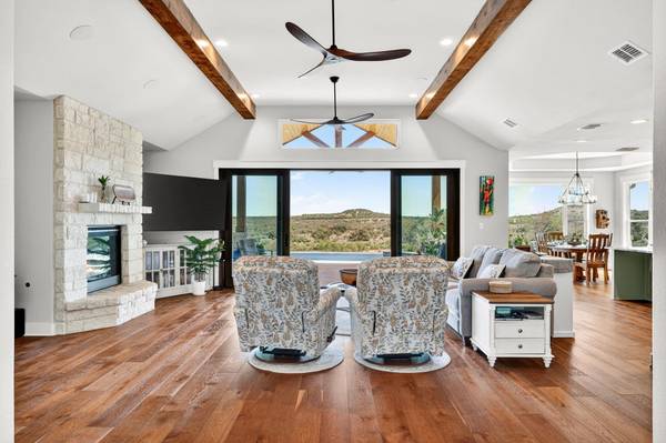 743 Vista Ridge DR, Round Mountain, TX 78663