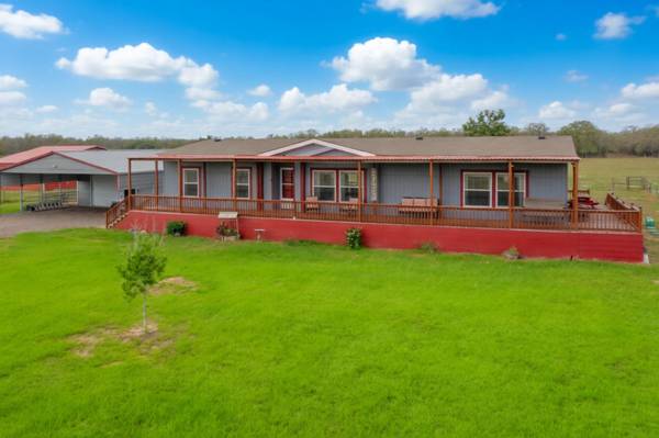 664 Garrett RD,  Yoakum,  TX 77995