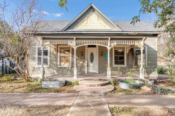 309 Bois D Arc ST, Lockhart, TX 78644
