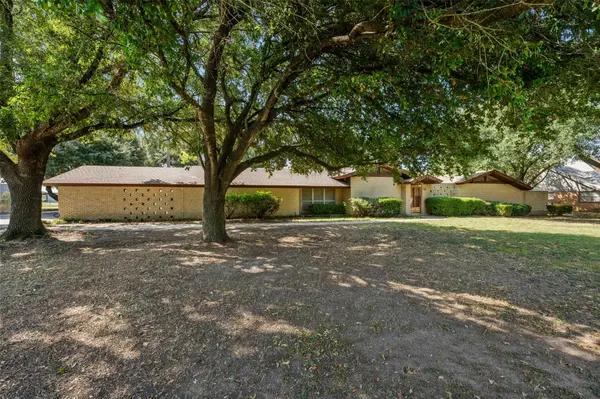 821 Central Ave,  Elgin,  TX 78621