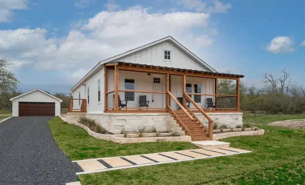 142 N Steel Creek Crest HWY, Center Point, TX 78010