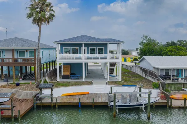 125 Port Ave,  Rockport,  TX 78382