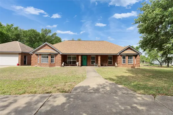 725 Green Valley DR NE, Bastrop, TX 78602