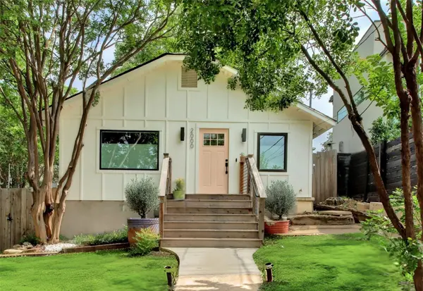 2000 E 8th ST, Austin, TX 78702