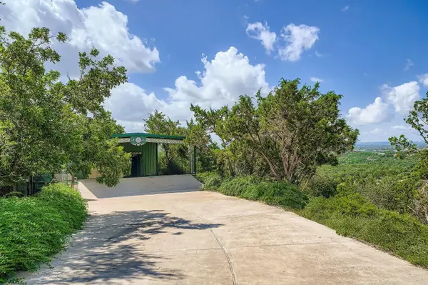 8132 -B Breeze WAY,  Jonestown,  TX 78645