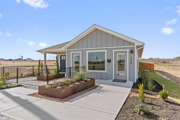 324 Ebbsfleet DR, Uhland, TX 78640