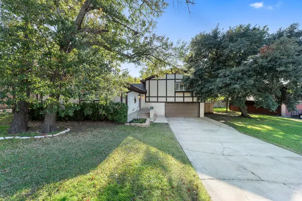 3002 Camelot DR, Bryan, TX 77802