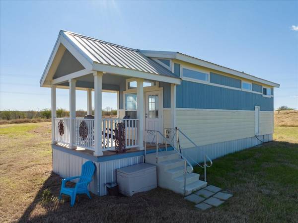 405 Hillview RD,  Dale,  TX 78616