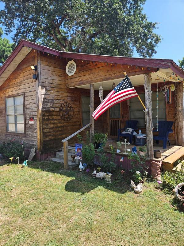 105 E Ave A,  Milano,  TX 76556