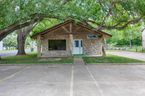 737 N Main ST,  Schulenburg,  TX 78956