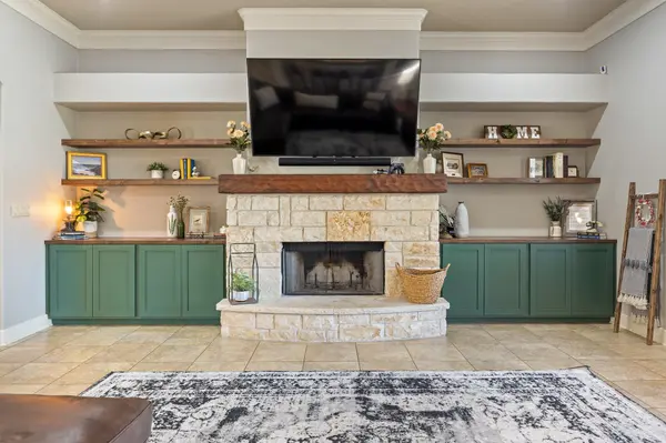 104 Roble Roja DR, Georgetown, TX 78633
