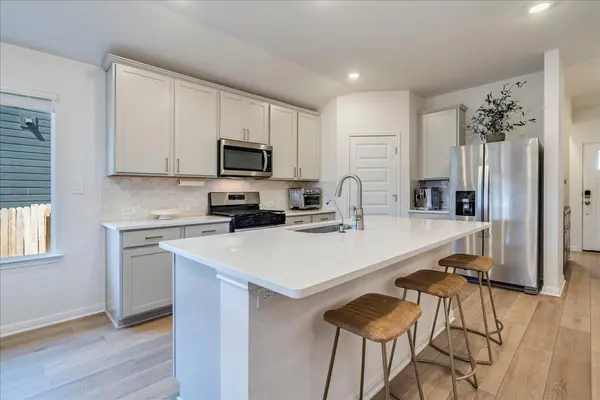 457 El Capitan LOOP, Dripping Springs, TX 78620