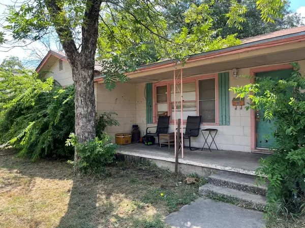 1215 Avenue J,  Brownwood,  TX 76801