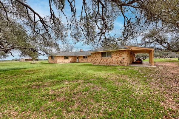 341 County Road 233 RD, Hallettsville, TX 77964