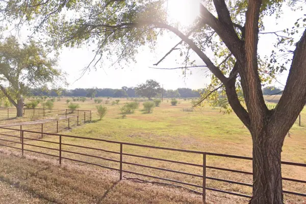 465 Oak Grove RD,  Luling,  TX 78648