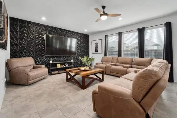121 Kennicott DR, Kyle, TX 78640
