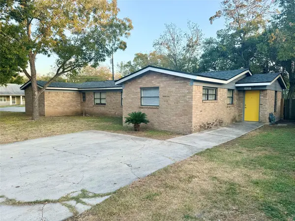 208 Hackberry ST,  Lockhart,  TX 78644