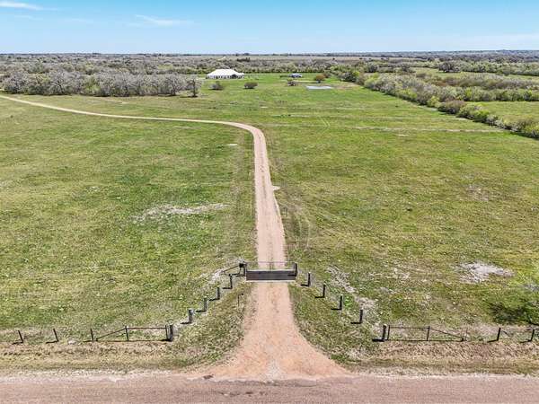 491 Dornburg RD, Goliad, TX 77993