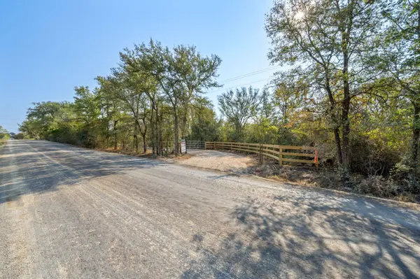 2095 Upper Elgin River RD, Elgin, TX 78621