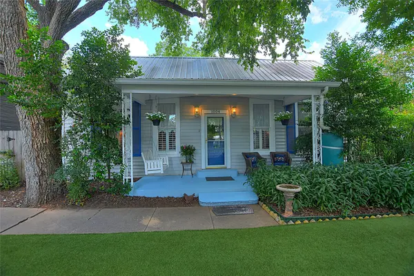 1004 Walnut ST, Bastrop, TX 78602