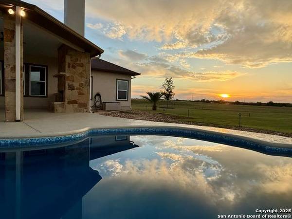 7803 US Highway 181, Falls City, TX 78113