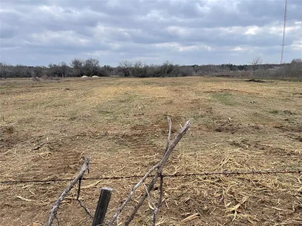 1703 Plant RD,  Luling,  TX 78648
