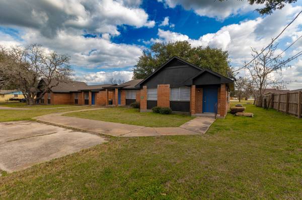 889 & 890 Lake ST #889 A&B 890 A&B, Somerville, TX 77879