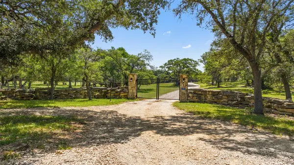 7773 Middle Creek RD,  Blanco,  TX 78606
