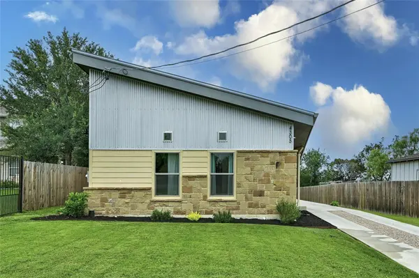 4305 Oak Park DR, Cottonwood Shores, TX 78657
