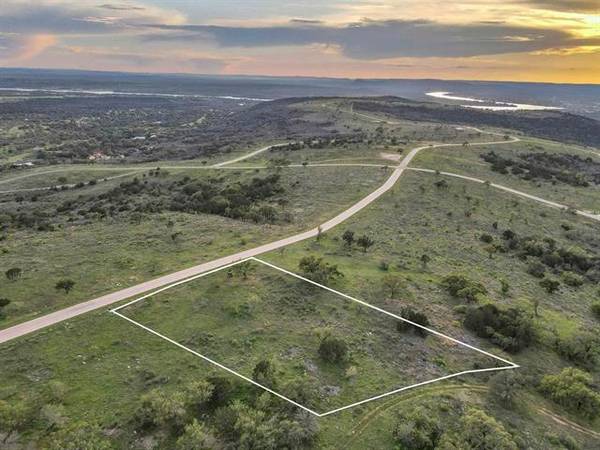 31 High Range DR, Kingsland, TX 78639