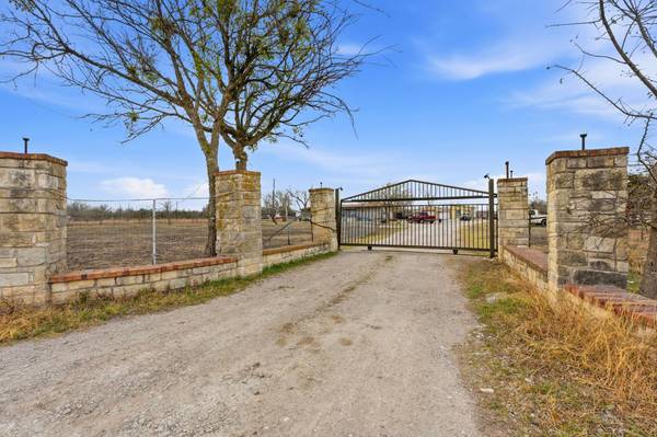 271 Crossroads DR, Dale, TX 78616