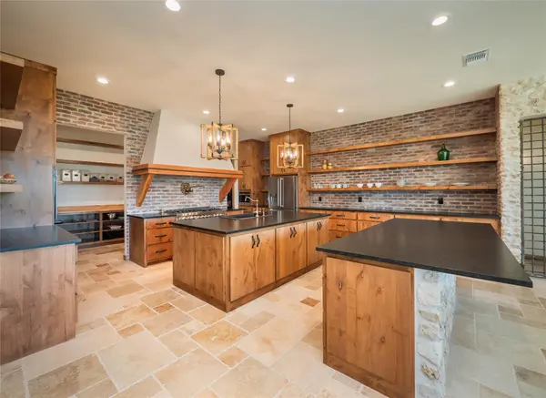 221 Via Lago, Belton, TX 76513