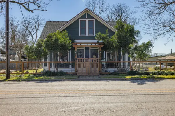 305 N Rusk ST,  Fayetteville,  TX 78940