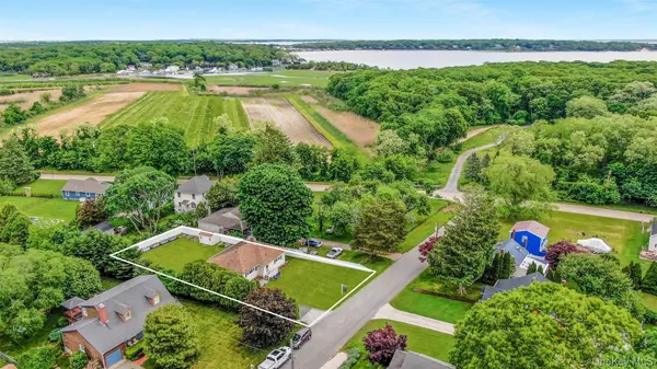 315 Wicks RD, New Suffolk, NY 11956