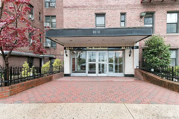 83-11 139 ST #4 G, Briarwood, NY 11435