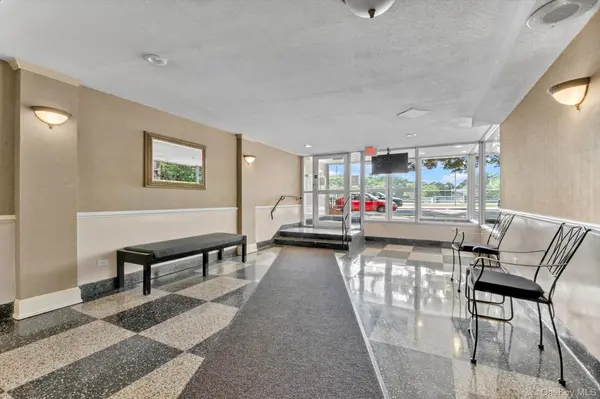 83-11 139 ST #4 G, Briarwood, NY 11435