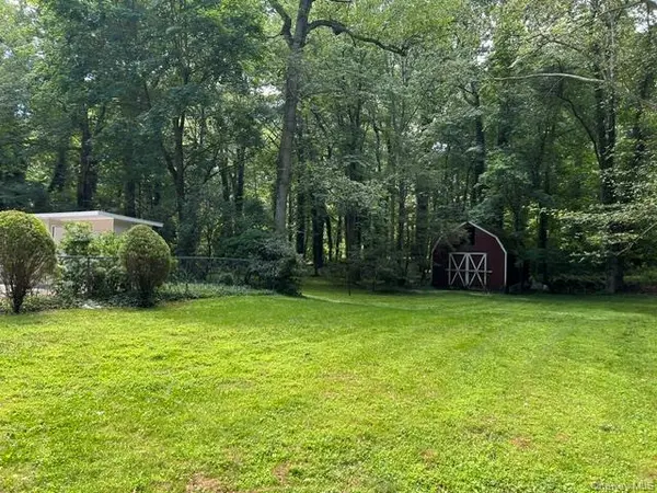 3 Fox LN, Locust Valley, NY 11560
