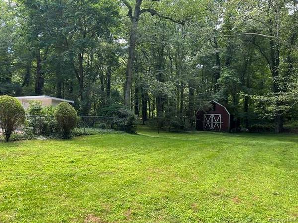 3 Fox LN, Locust Valley, NY 11560
