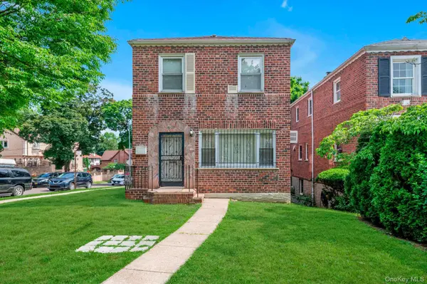 141-03 Hoover AVE, Briarwood, NY 11435