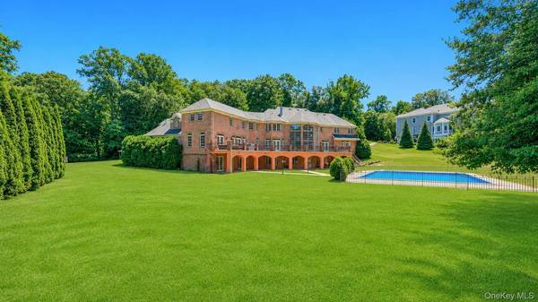 250 Oyster Bay RD, Locust Valley, NY 11560