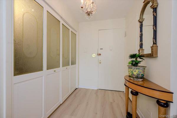 172-70 Highland AVE #9-L, Jamaica Estates, NY 11432