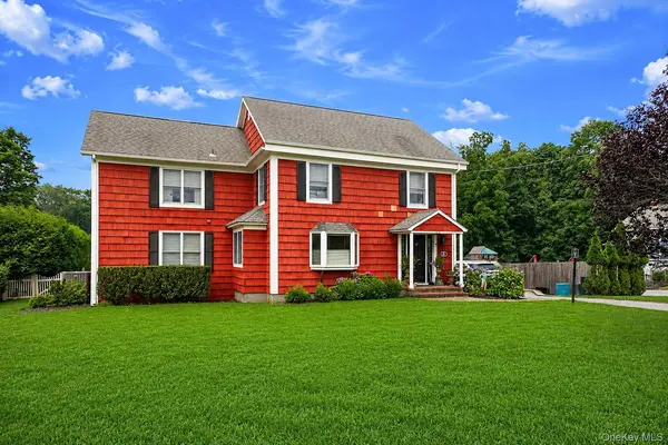312 Riverside DR, Riverhead, NY 11901