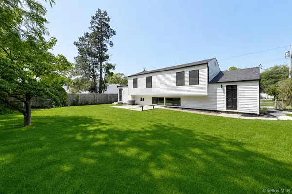 933 Thompson DR, Bay Shore, NY 11706