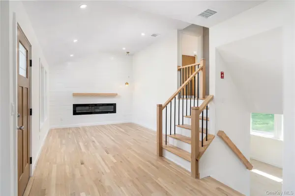 933 Thompson DR, Bay Shore, NY 11706